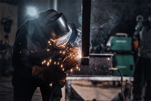 steel contractors services welder image